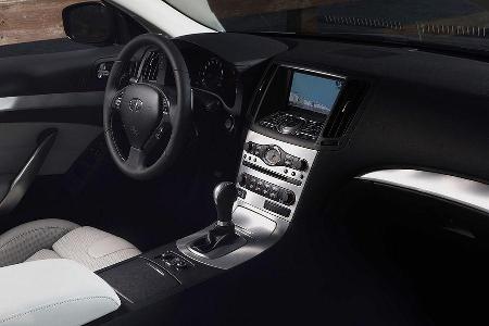 Das Infiniti G37 Cabrio präsentiert sich im Innenraum wie sein Coupé-Bruder.