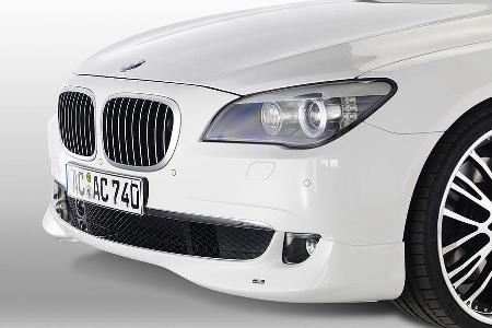 Eine neue Frontspoilerlippe prägt das 7er-Gesicht.