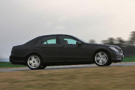 Tatsächlich ist der Neue jedoch lediglich etwas in die Breite gegangen. Länge und Gewicht blieben weitgehend unverändert.