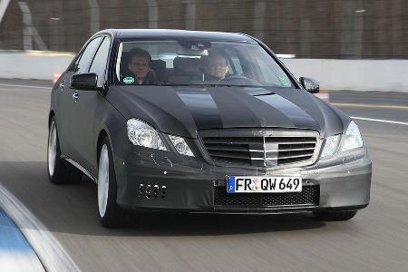 360 Millimeter große Bremsscheiben sind Serie. Gegen Aufpreis kann auch eine Keramik-Verbundbremsanlage geordert werden.