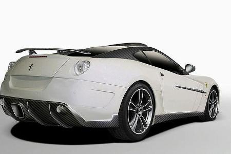 Das Heck hat Mansory mit einem Diffusor für noch mehr Downforce ausgelegt. Zudem prangt mittig ein riesiges Auspuffendrohr