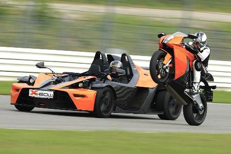 Beides sind Fahrzeuge einer extremeren Gattung der automobilen Art der Fortbewegung.