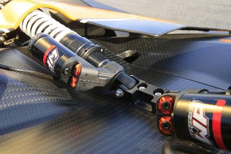 ... White Power-Federbeine, ...