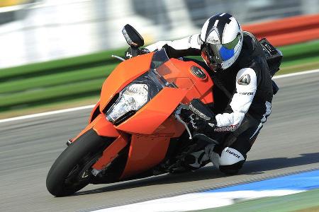 Mit Ecken und Kanten: Die KTM RC8 ist nicht nur optisch ein heißes Eisen.