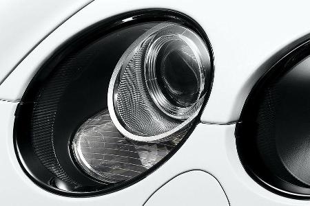 Neu gestaltete Einfassungen der Scheinwerfer.