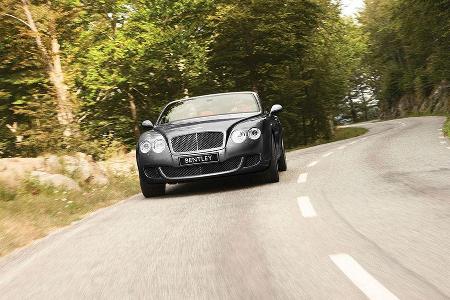 Den Kühlergrill bietet Bentley seinen Kunden auf Wunsch und ohne Aufpreis auch in Chrom-Verzierung.