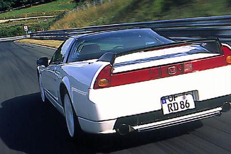 Die überragende Traktion wird um eine sehr gute aerodynamische Balance ergänzt. Ein weiterer Trumpf ist das Gewicht.