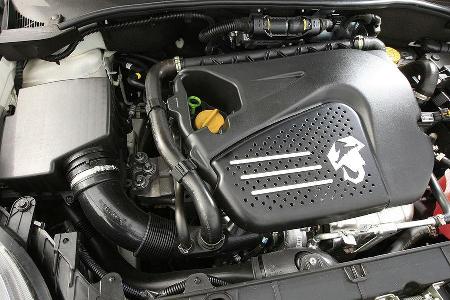 Obwohl sich unter der mit dem Abarth-Skorpion verzierten Abdeckung ein mit dem Motor des Mito völlig identisches Triebwerk v...