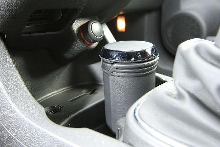 Gleich der Konkurrenz verfügt der Opel über einen herausnehmbaren Aschenbecher.