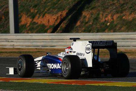 Die Vorderachse wurde stark modifiziert, die Hinterachse ist eine Neukonstruktion.