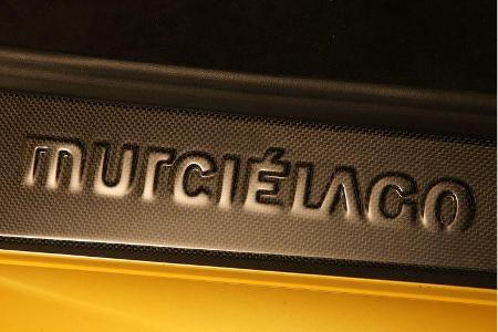 Bei 8.000/min leistet die Maschine 670 PS.