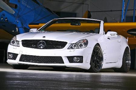 Vorn drehen sich 255er Pneus.