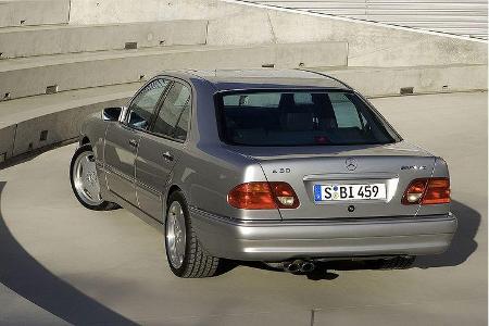 Bis auf größere Räder und einem sonorer klingenden Auspuff blieb die Leistung großteils im Verborgenen.