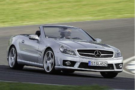 Im SL 65 AMG leistet das Ungetüm 612 PS und stemmt - elektronisch bereits gemaßregelte - 1000 Nm Drehmoment auf die Kurbelwe...