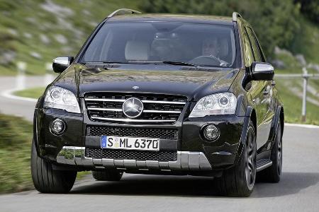 Der Unterfahrschutz glänzt in Chrom.