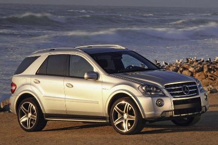 Abgedunkelte Bi-Xenonscheinwerfer und speziell lackierte Elemente im Kühlergrill und an den Nebelscheinwerfern gehören dazu.