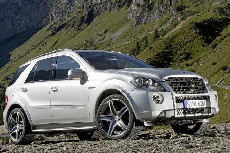 Ebenfalls glanzgedrehte 21 Zoll-Felgen mit 295/35er Pneus.