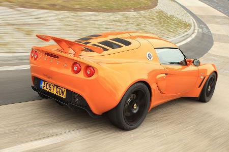 Das moderate Setup kommt dem Exige S auf der Nordschleife sehr zugute. Die Fahrbarkeit ist erstklassig, und auch in puncto F...