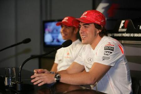 Fernando Alonso - Der Weltmeister von 2005 und 2006 setzt fest auf seinen dritten Titelgewinn. âAlles andere wäre eine Ent...