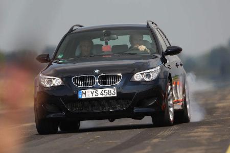 Für 96.000 Euro ist der Famlilien-Kombi mit Meilen-Kapazitäten zu bekommen.