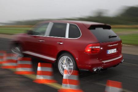 Mit 2355 Kilogramm ist der Cayenne nicht gerade leichtgewichtig.