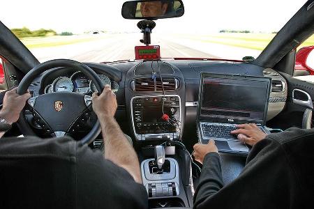 Im Interieur gibt es im Cayenne nur wenige Unterschiede zu den tieferen Porsche-Modellen.