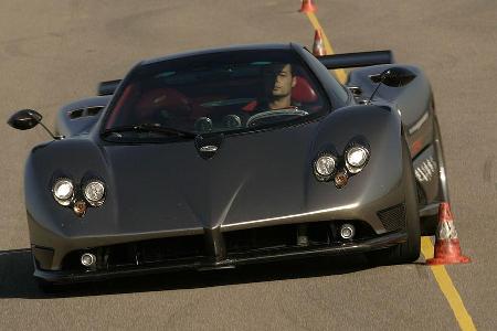 Der extrovertierte Auftritt aus der Feder von Horacio Pagani wird seinem Erscheinungsbild in allen Belangen gerecht.