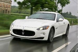 Maserati ruft die Modelle Quattroporte und Gran Turismo in die Werkstätten.