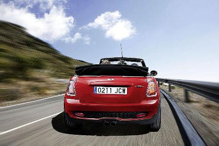 Bei geöffnetem Verdeck schluckt der Mini bis zu 170 Liter Gepäck.