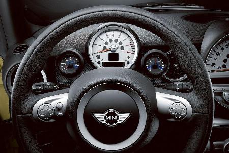 Das dreispeichige Sportlenkrad gehört zum Serienumfang.