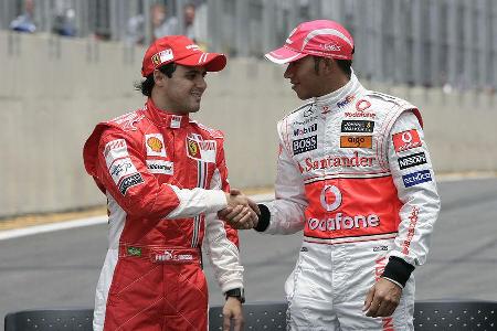 Wie beim Boxen: Shakehands vor dem großen Fight.