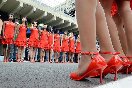 Aber auch für die anderen Piloten waren noch genügend brasilianische Samba-Girls vor Ort.