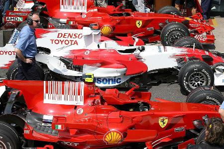 Zwischen die beiden Ferrari drängte sich in der Startaufstellung allerdings noch der Toyota von Jarno Trulli.