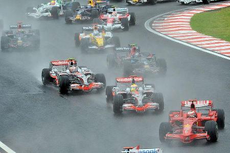 Doch schon in der ersten Kurve wurde es eng.