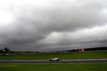 Doch die brasilianischen Regengötter hatten fünf Runden vor Schluss noch eine feuchte Überraschung parat.