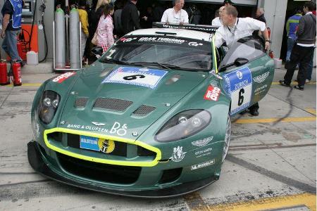 Beim 24-Stunden-Langstreckenrennen am Nürburgring wird auf und neben der Strecke einiges geboten. Einige Impressionen vom 24...