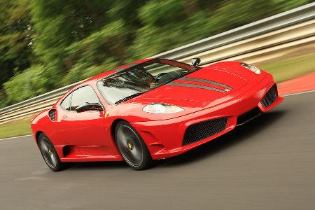 Auf der Nordschleife lässt sich der Ferrari nicht nur schnell, sondern auch sicher bewegen.