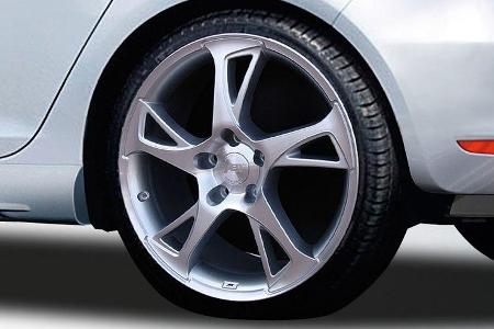 Sportfelgen bietet der Tuner in 18 und 19 Zoll an.