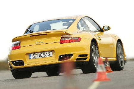Platz 23 geht an den Porsche Turbo.