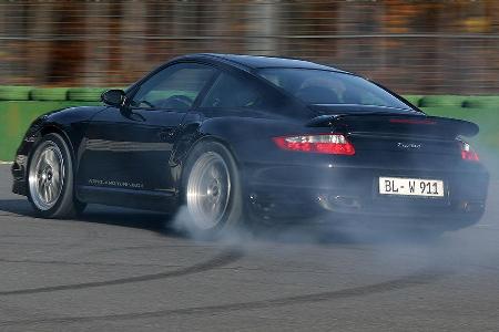 Mit jeweils 71,6 km/h durcheilten der Wendland-Porsche Turbo ...
