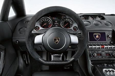 Das Cockpit bleibt übersichtlich und nahezu unverändert.