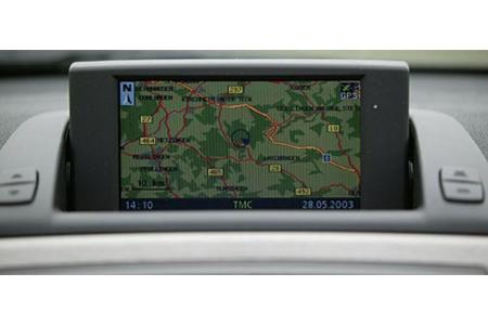 Interaktiver Co-Pilot: Navisystem mit großem Bildschirm.