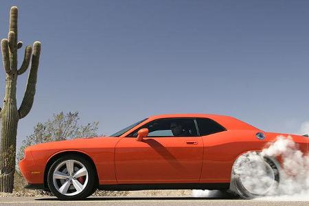 Nach 35 Jahren belebt Dodge den legendären Challenger wieder und zeigt auf der Chicago Auto Show ein modernes Muscle-Car, mi...