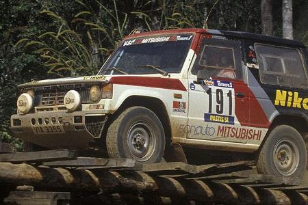 Andrew Cowan im Mitsubishi Pajero.