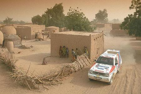 Tambay/Lemoyne kommen als bestes Mitsubishi-Team auf Rang drei.