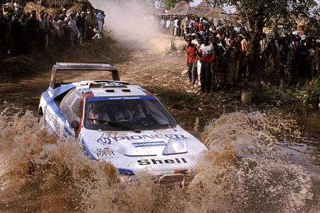 Peugeot 405 unter Wasser.