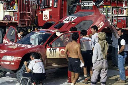 Hier wird der Citroen wieder fit gemacht.