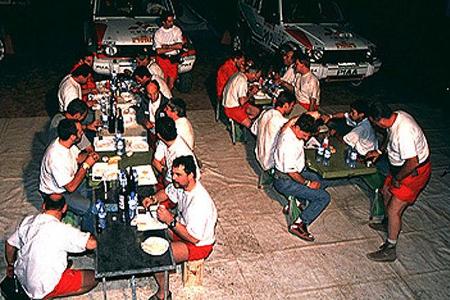 Das verdiente Abendessen für die Teilnehmer und die Crew.