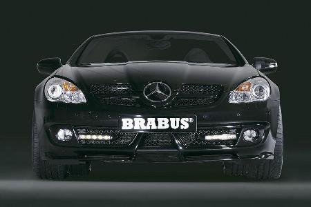 Für das SLK 55 AMG Spitzenmodell gibt es den auf 6,1 Liter vergrößerten Kompressor-V8 mit einem Leistungsplus von serienmäßi...