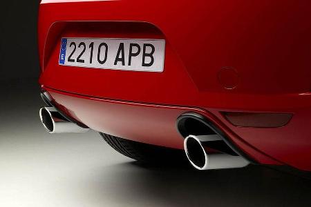 Doppelrohrauspuffanlage mit polierten Endrohren.